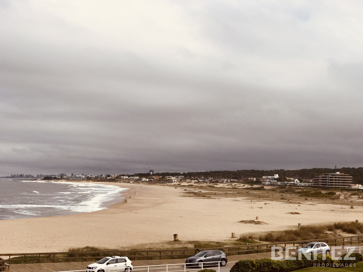 Apartamento ID.9656 - Venta apartamento en Manantiales 3 dormitorios  mas dependencia de servicio 