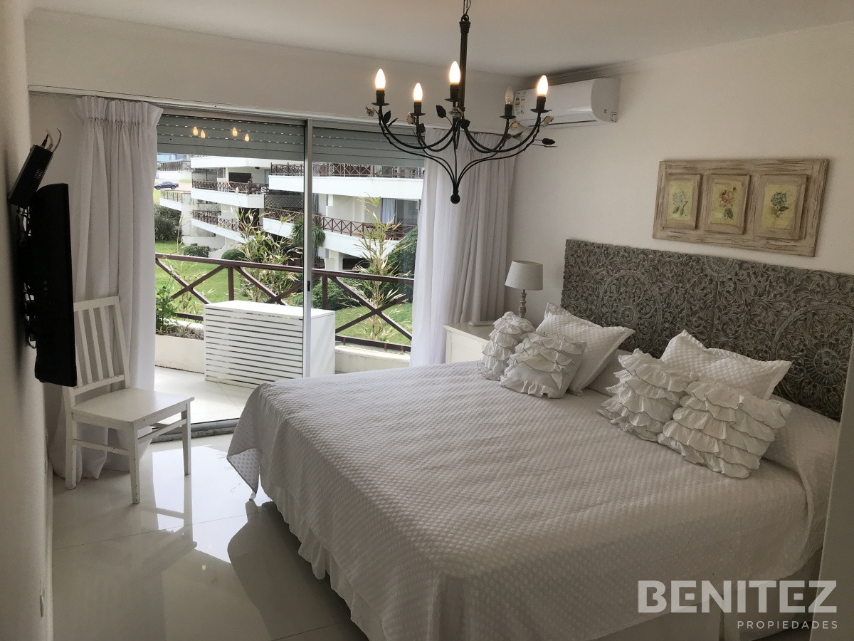 Apartamento ID.9656 - Venta apartamento en Manantiales 3 dormitorios  mas dependencia de servicio 