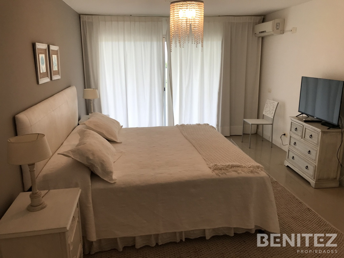 Apartamento ID.9657 - Venta apartamento en Manantiales, 4 dormitoriosen suite