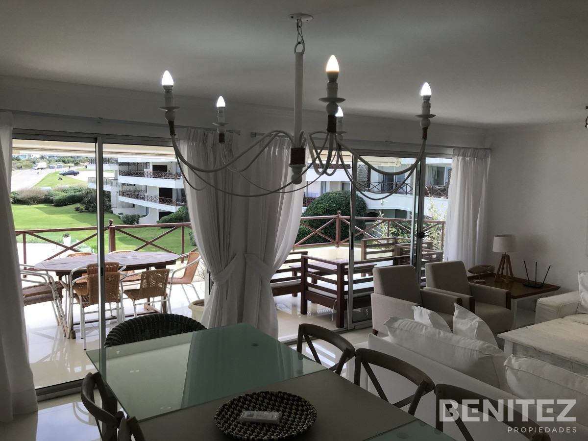 Apartamento ID.9656 - Venta apartamento en Manantiales 3 dormitorios  mas dependencia de servicio 