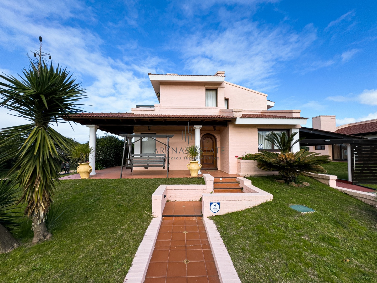 Casa ID.2974 - Alquiler casa de 3 dormitorios y dependencia con piscina en Manantiales