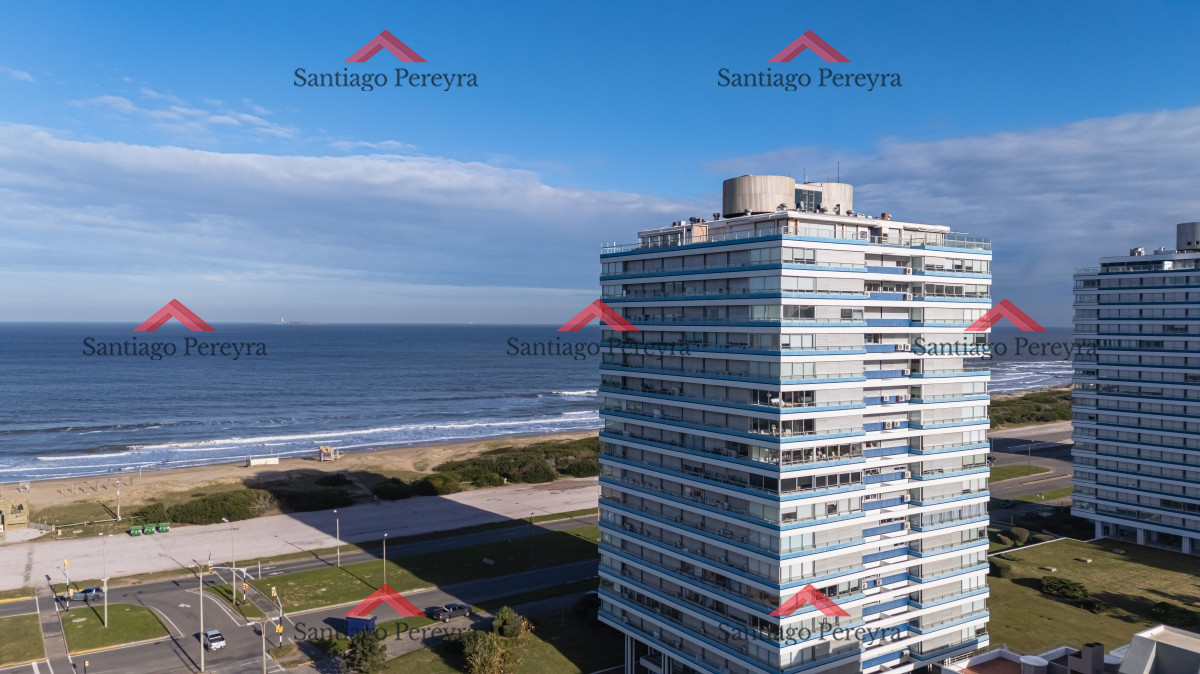 Apartamento ID.15912 - Venta apartamento 4 dormitorio en  Playa Brava frente al mar