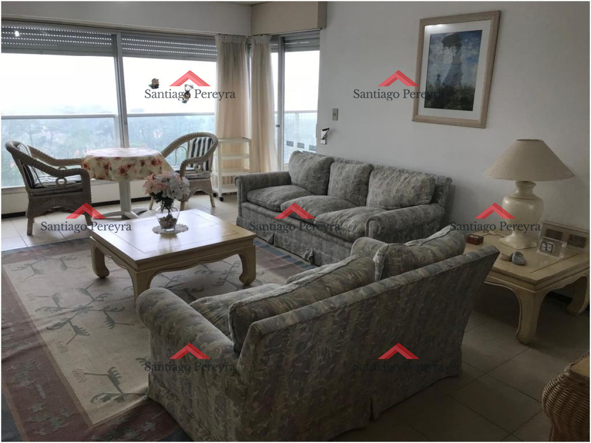 Apartamento ID.6851 - Venta apartamento de 3 dormitorios en Roosevelt 