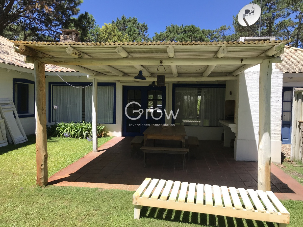 Casa ID.3609 - Venta de casa en Laguna Blanca 4 dormitorios