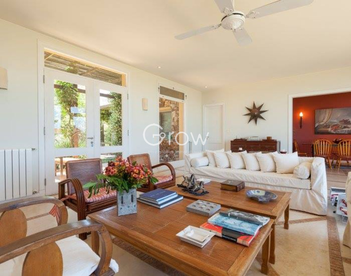 Casa ID.3611 - Venta casa  5 dormitorios en Laguna Blanca, Manantiales 