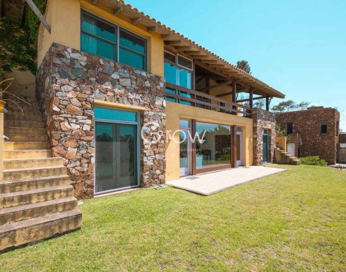 Casa ID.3611 - Venta casa  5 dormitorios en Laguna Blanca, Manantiales 