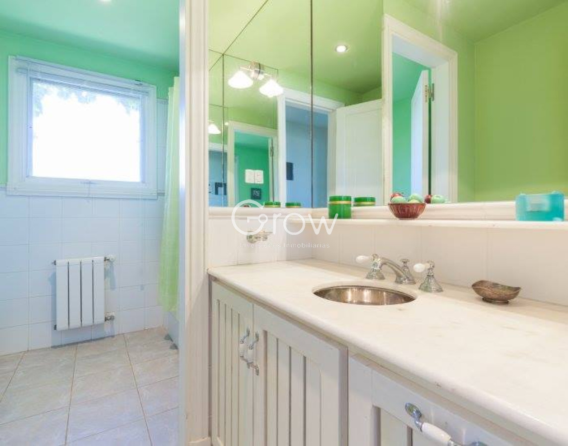 Casa ID.3611 - Venta casa  5 dormitorios en Laguna Blanca, Manantiales 