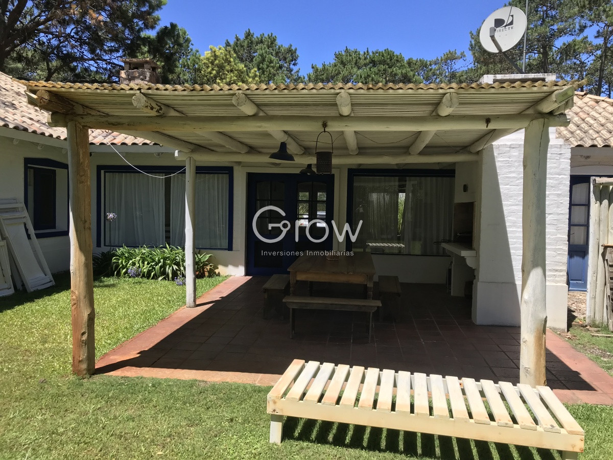 Casa ID.3609 - Venta de casa en Laguna Blanca 4 dormitorios