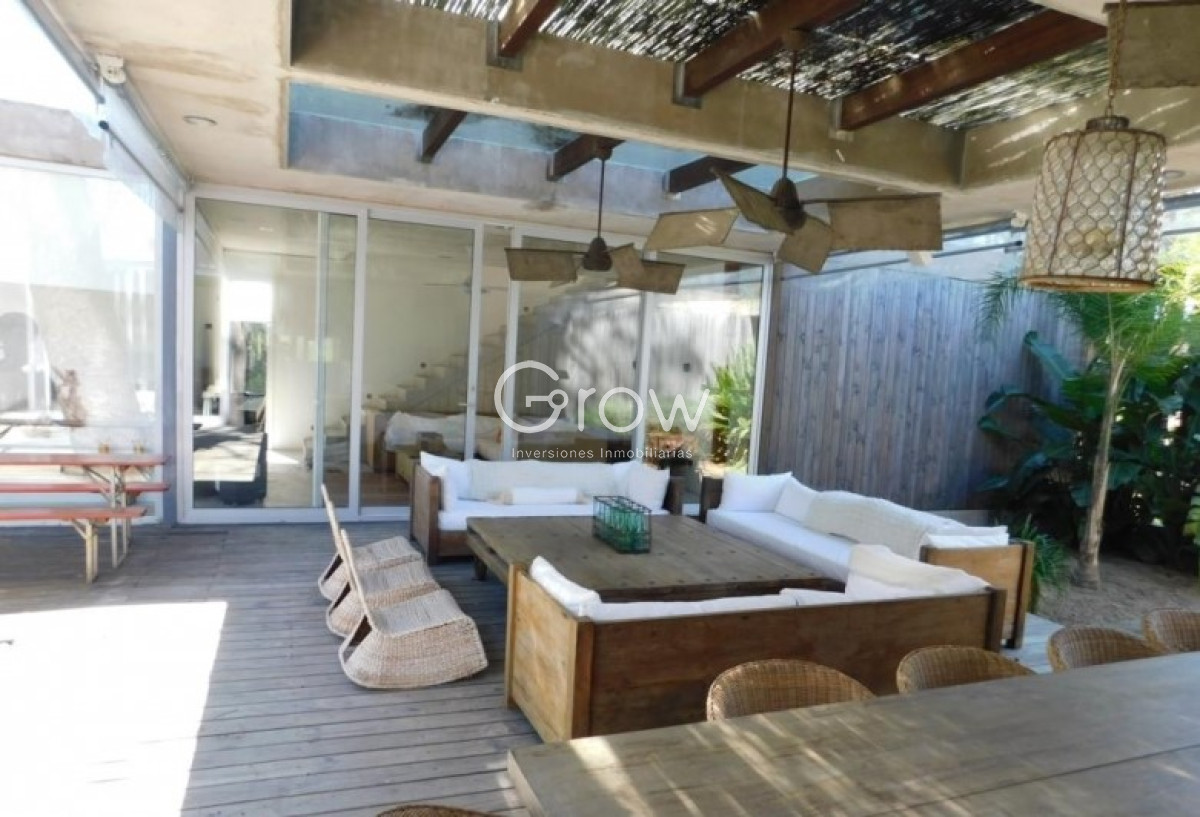 Casa ID.3605 - Venta casa en Barrio Privado Laguna Blanca , Manantiales 4 dormitorios 