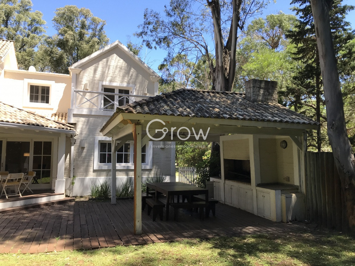 Casa ID.3609 - Venta de casa en Laguna Blanca 4 dormitorios
