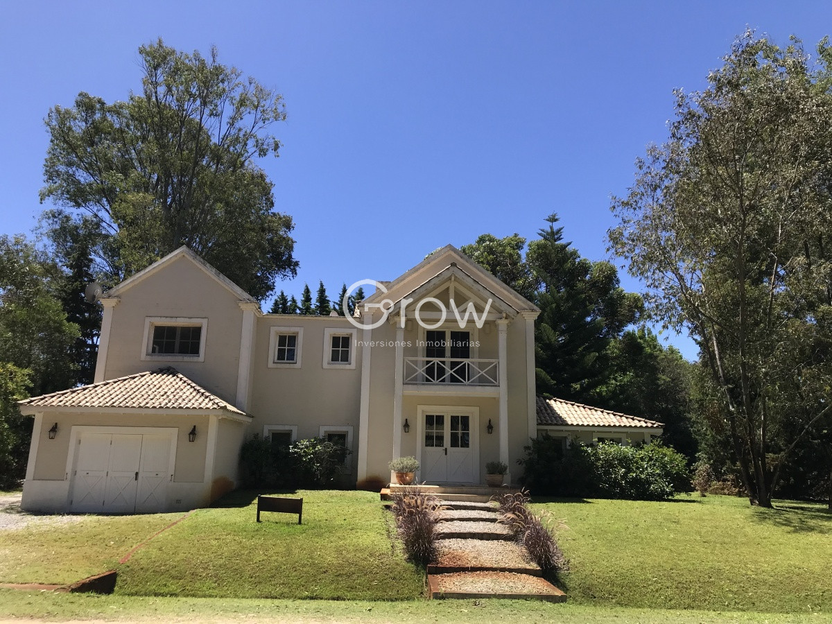 Casa ID.3609 - Venta de casa en Laguna Blanca 4 dormitorios