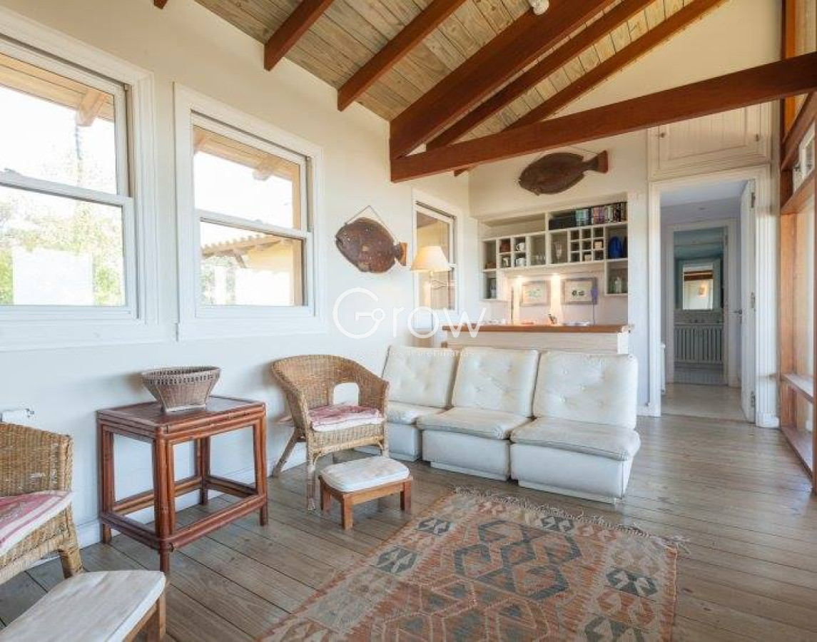 Casa ID.3611 - Venta casa  5 dormitorios en Laguna Blanca, Manantiales 