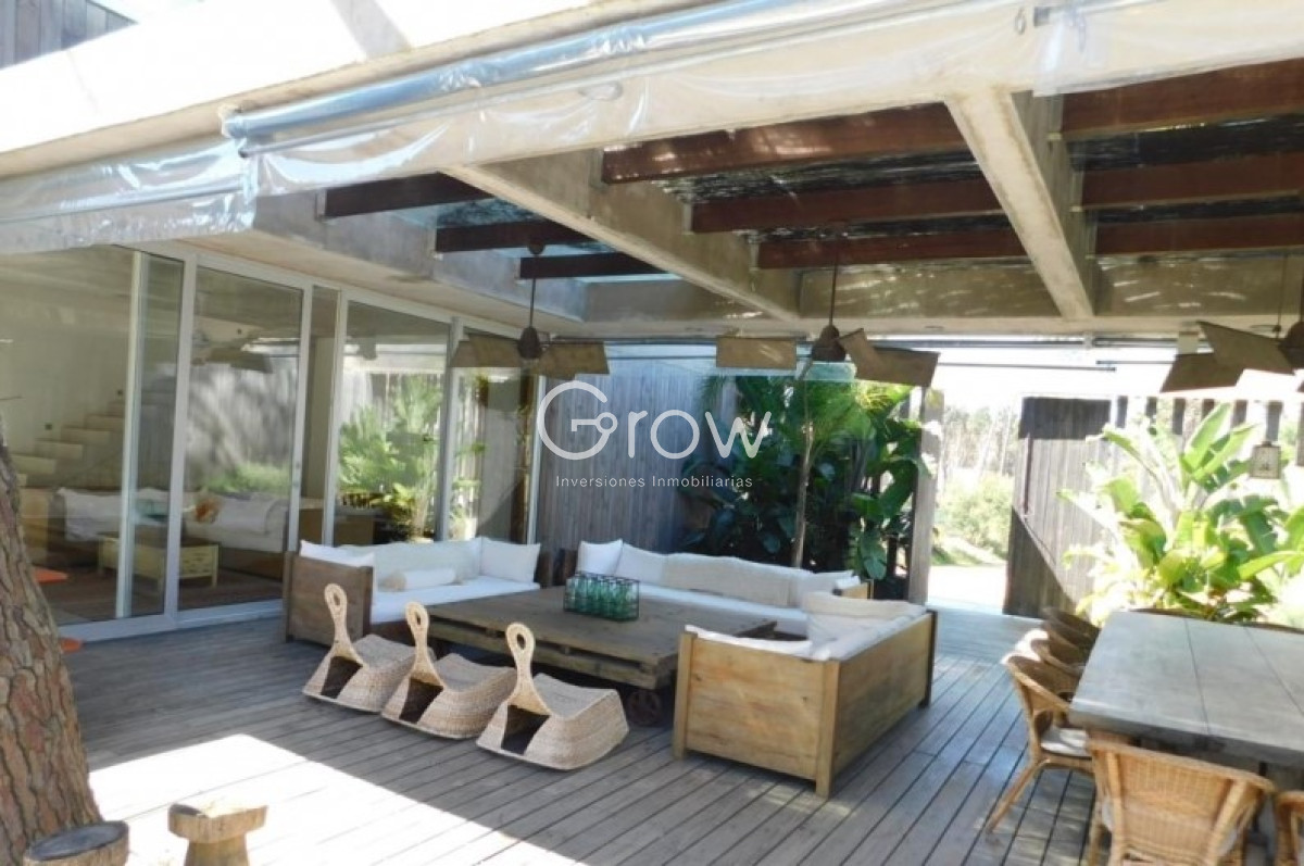 Casa ID.3605 - Venta casa en Barrio Privado Laguna Blanca , Manantiales 4 dormitorios 