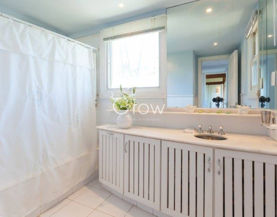 Casa ID.3611 - Venta casa  5 dormitorios en Laguna Blanca, Manantiales 