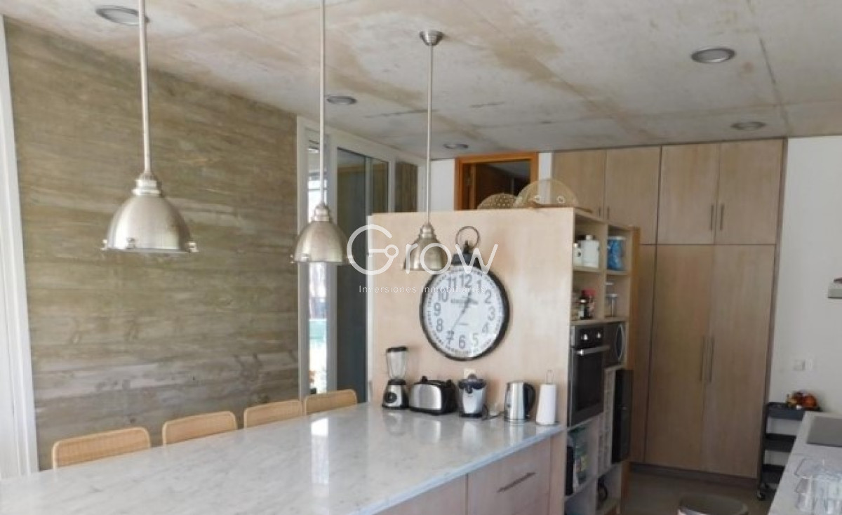 Casa ID.3605 - Venta casa en Barrio Privado Laguna Blanca , Manantiales 4 dormitorios 