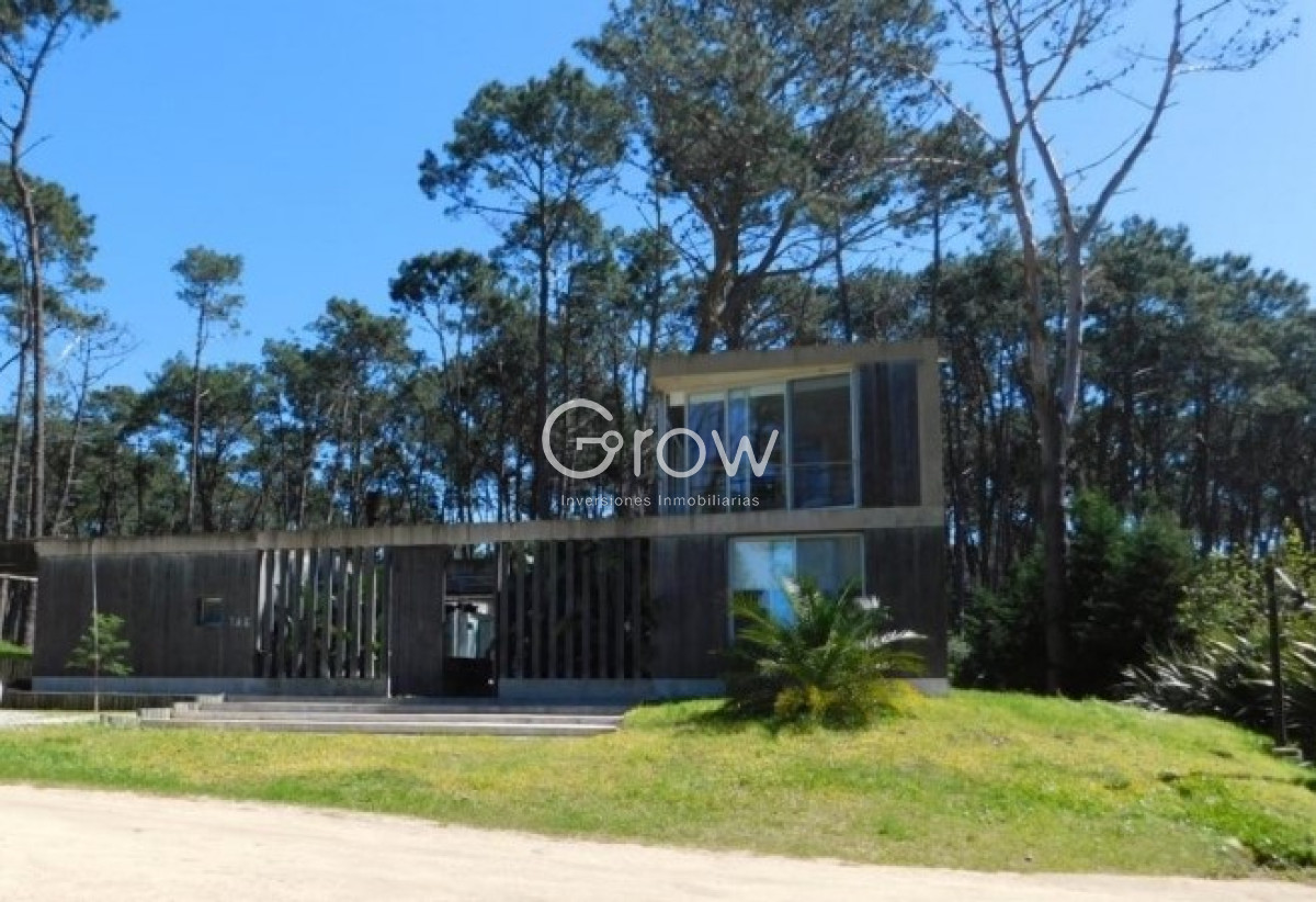 Casa ID.3605 - Venta casa en Barrio Privado Laguna Blanca , Manantiales 4 dormitorios 