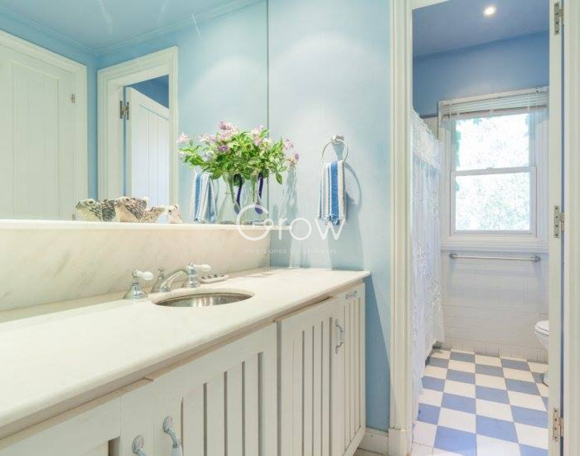 Casa ID.3611 - Venta casa  5 dormitorios en Laguna Blanca, Manantiales 