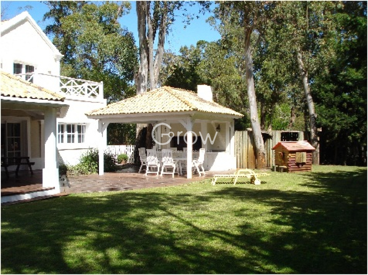 Casa ID.3609 - Venta de casa en Laguna Blanca 4 dormitorios