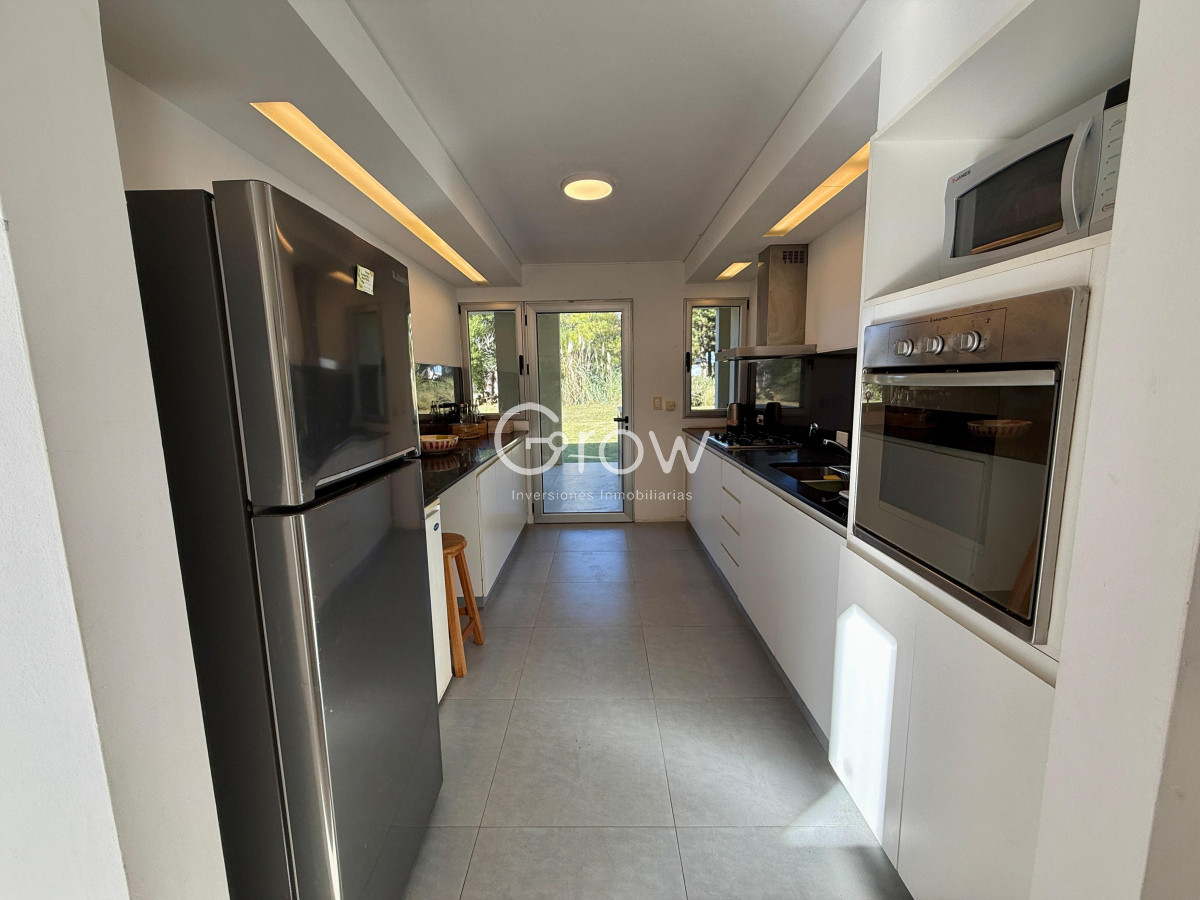 Casa ID.3610 - Venta casa en Laguna Blanca, Manantiales 4 dormitorios 