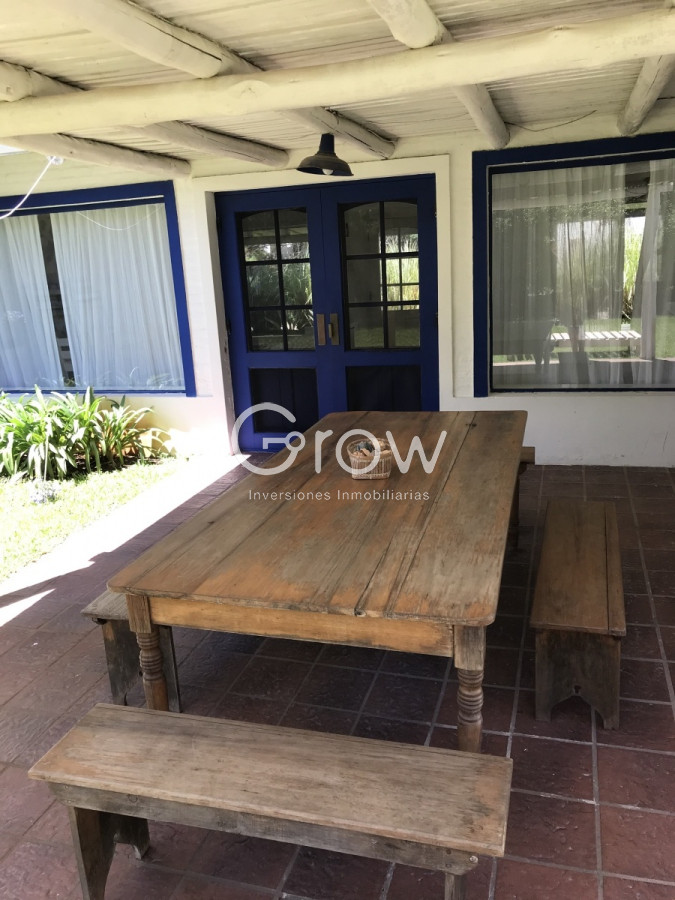 Casa ID.3609 - Venta de casa en Laguna Blanca 4 dormitorios