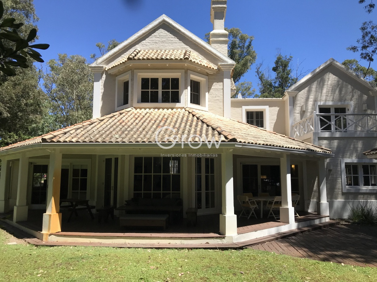 Casa ID.3609 - Venta de casa en Laguna Blanca 4 dormitorios