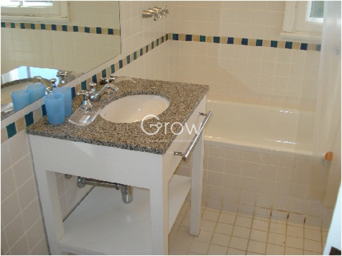 Casa ID.3609 - Venta de casa en Laguna Blanca 4 dormitorios