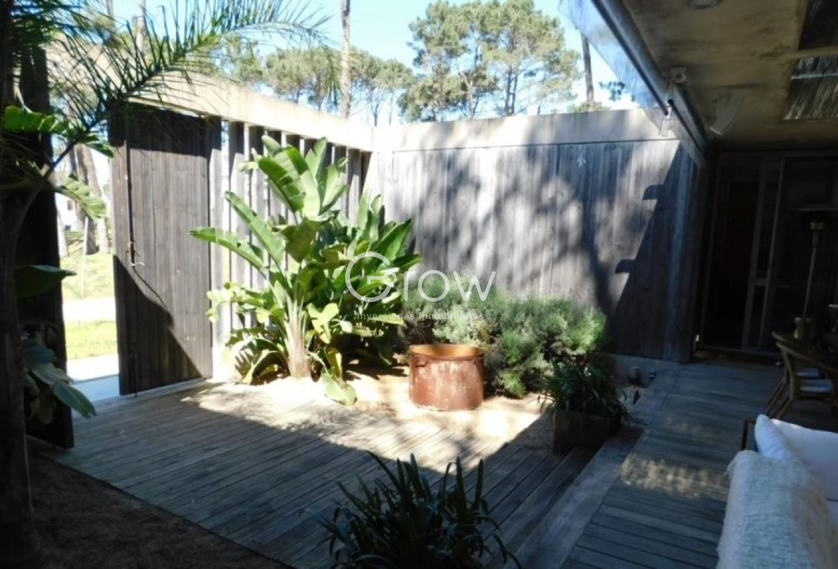 Casa ID.3605 - Venta casa en Barrio Privado Laguna Blanca , Manantiales 4 dormitorios 