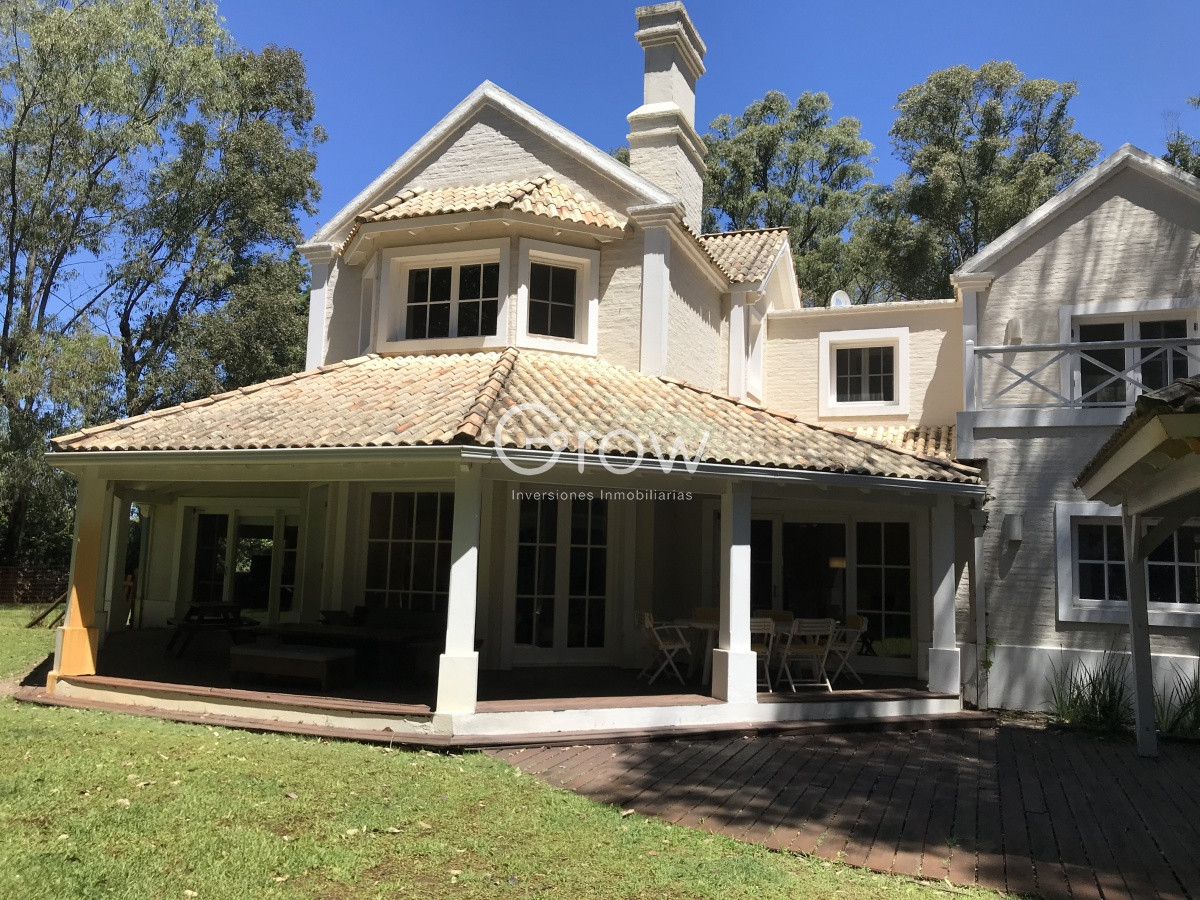 Casa ID.3609 - Venta de casa en Laguna Blanca 4 dormitorios