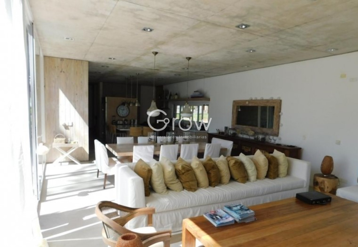 Casa ID.3605 - Venta casa en Barrio Privado Laguna Blanca , Manantiales 4 dormitorios 