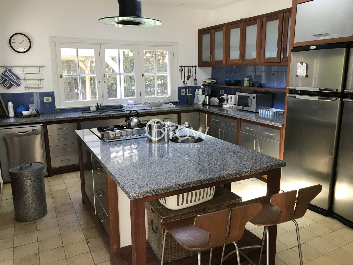 Casa ID.3609 - Venta de casa en Laguna Blanca 4 dormitorios