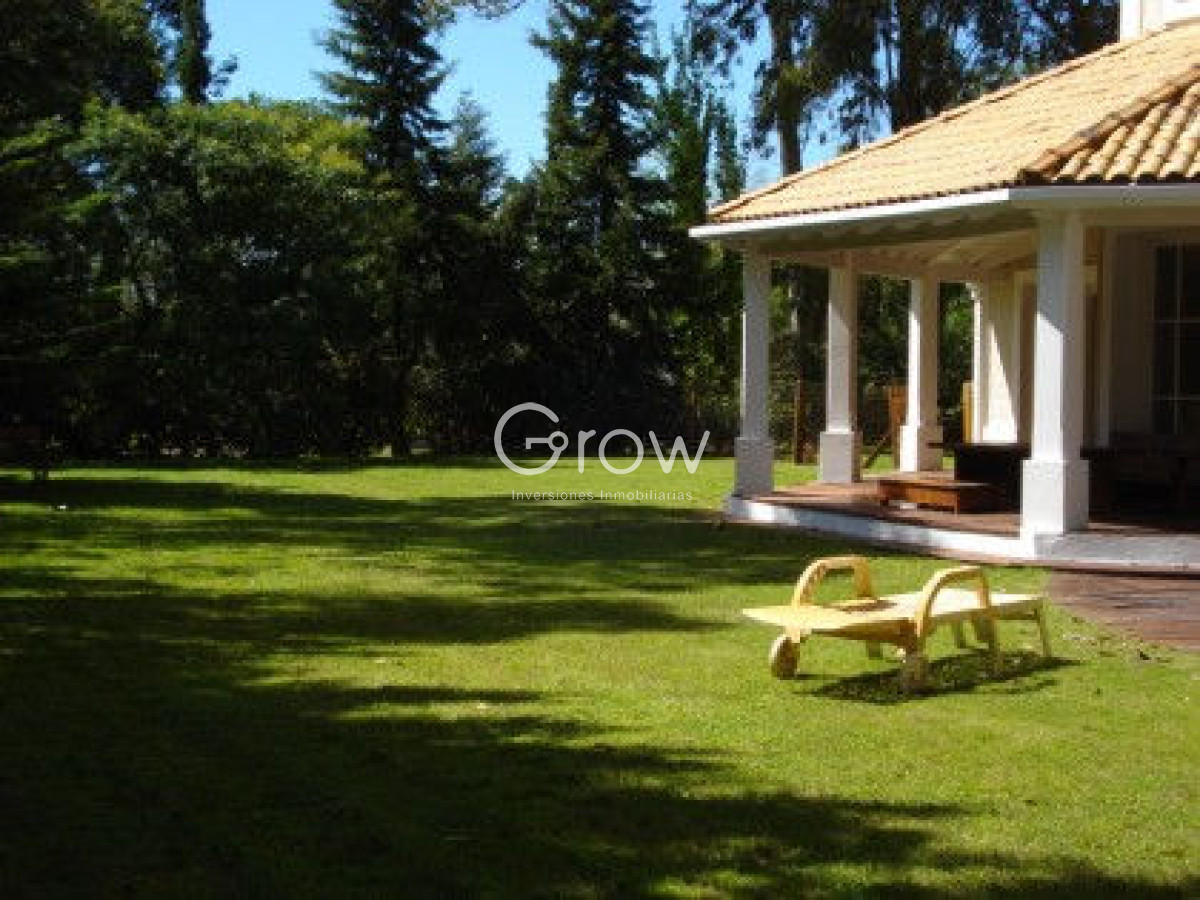 Casa ID.3609 - Venta de casa en Laguna Blanca 4 dormitorios