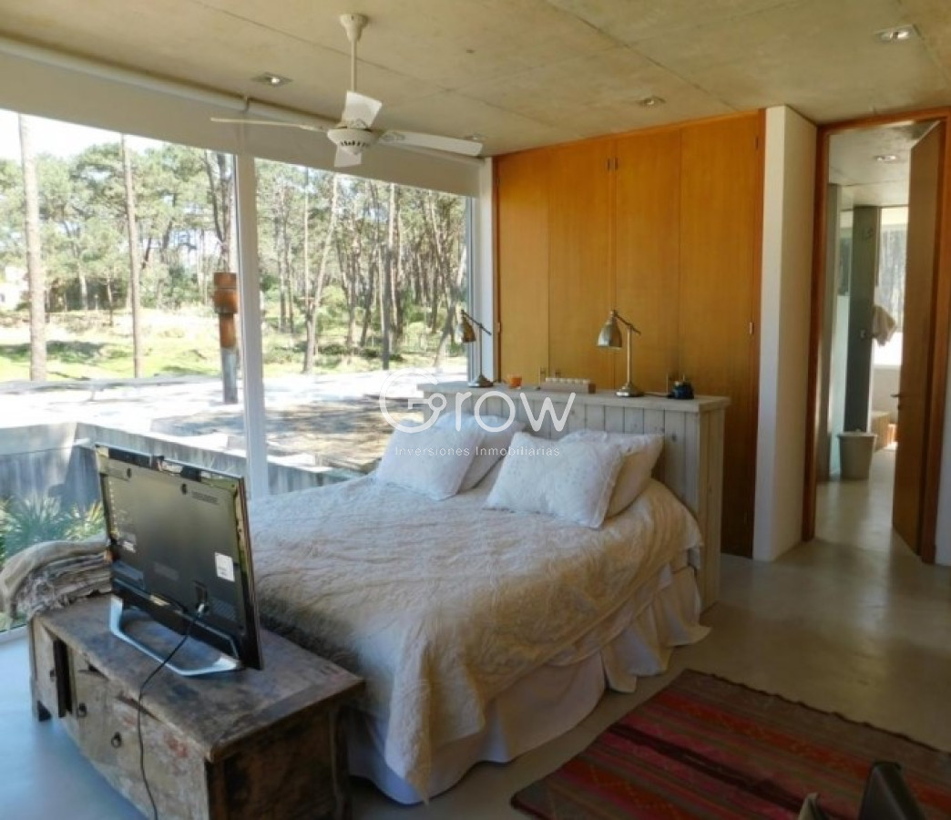 Casa ID.3605 - Venta casa en Barrio Privado Laguna Blanca , Manantiales 4 dormitorios 