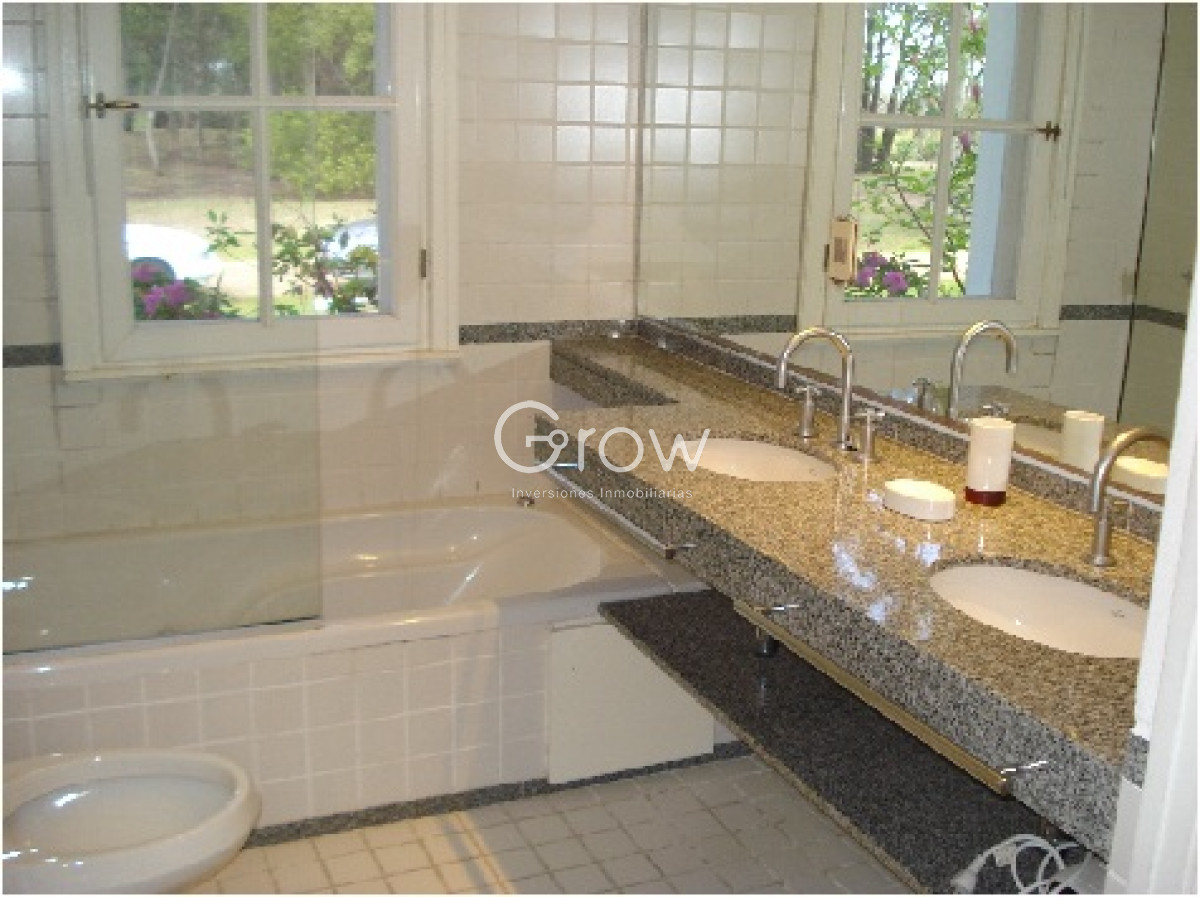 Casa ID.3609 - Venta de casa en Laguna Blanca 4 dormitorios