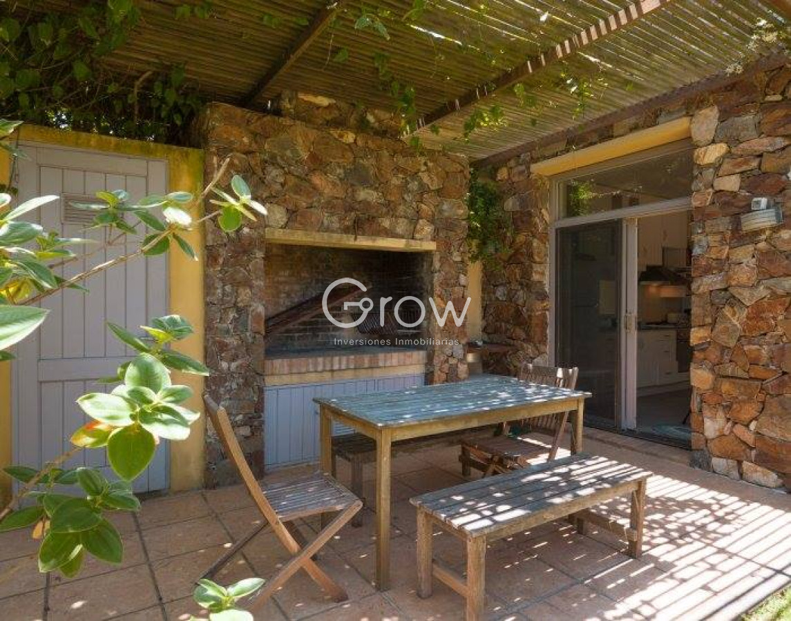 Casa ID.3611 - Venta casa  5 dormitorios en Laguna Blanca, Manantiales 