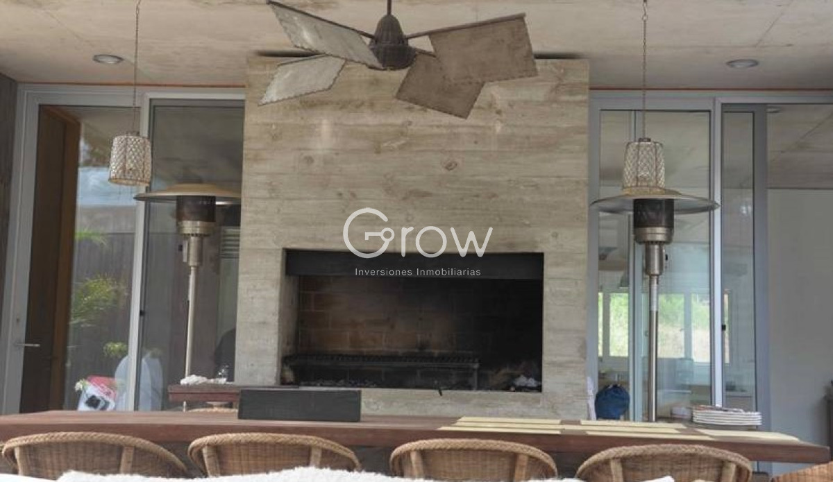 Casa ID.3605 - Venta casa en Barrio Privado Laguna Blanca , Manantiales 4 dormitorios 