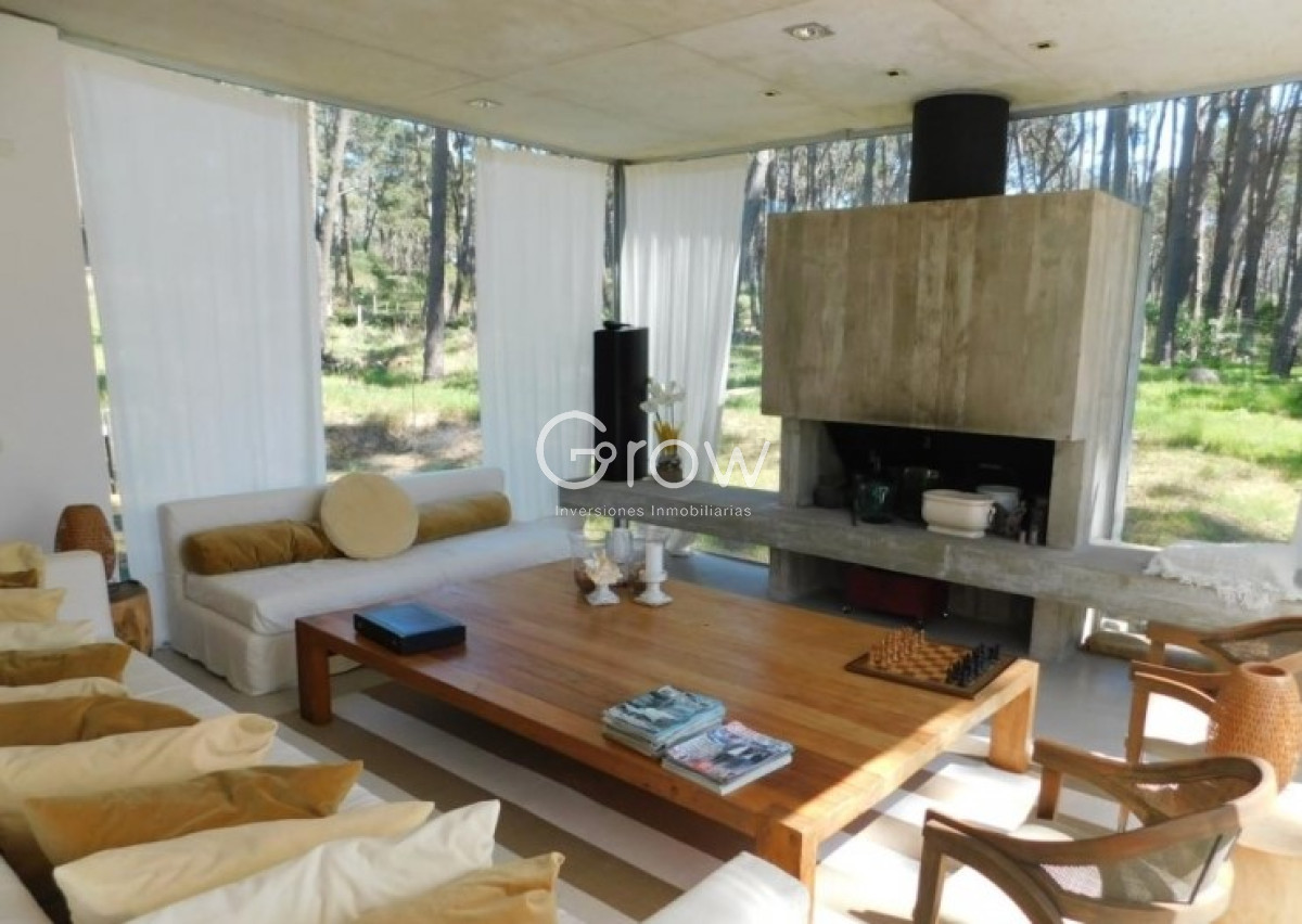 Casa ID.3605 - Venta casa en Barrio Privado Laguna Blanca , Manantiales 4 dormitorios 