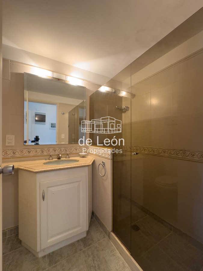 Apartamento ID.15235 - Venta apartamento 2 dormitorios en Playa Mansa, Punta del Este 