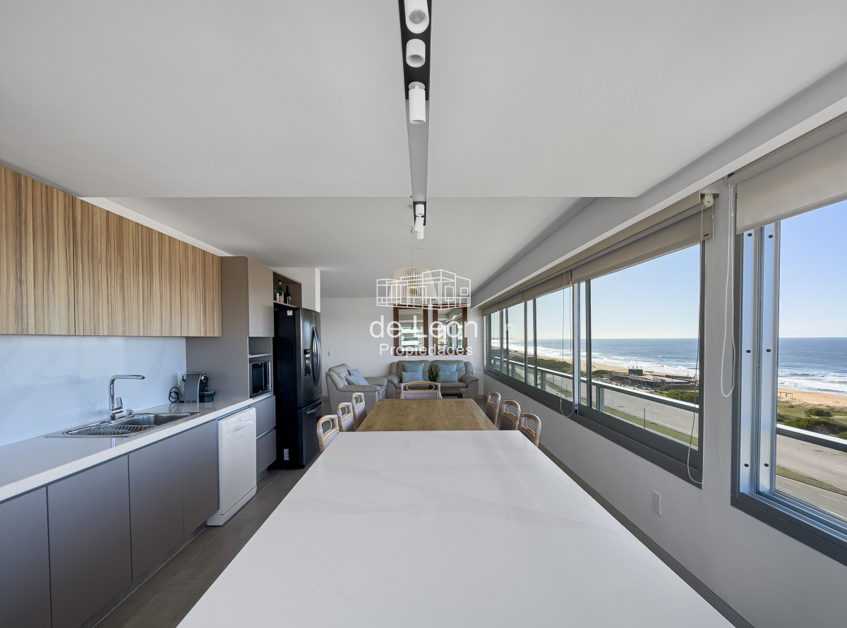 Apartamento ID.15026 - Venta apartamento 4 dormitorio en  Playa Brava, frente al mar 