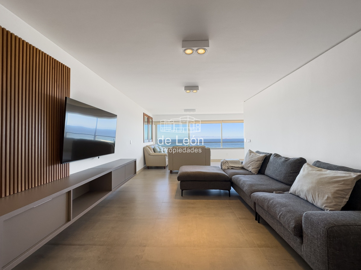 Apartamento ID.15026 - Venta apartamento 4 dormitorio en  Playa Brava, frente al mar 