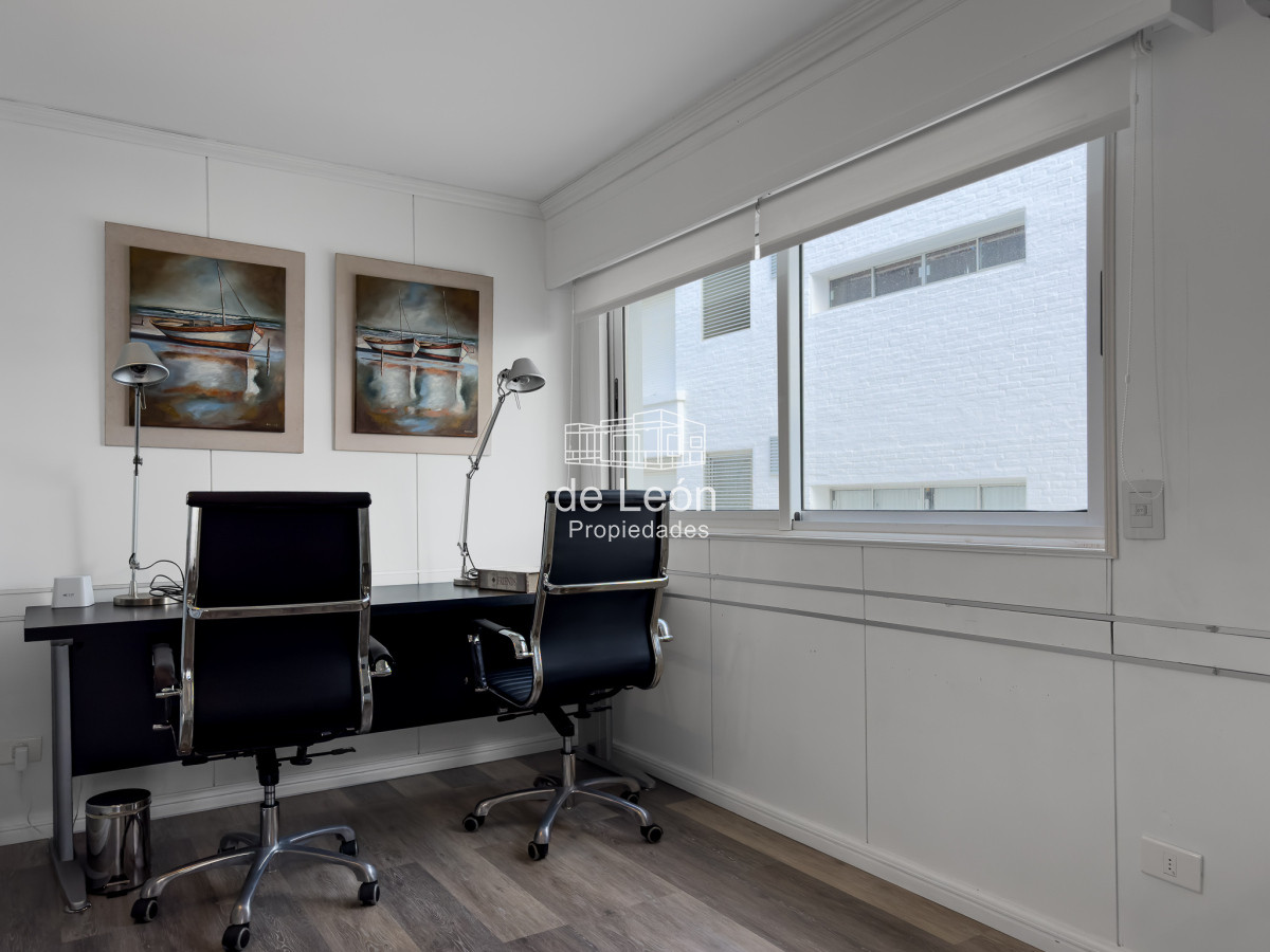 Apartamento ID.15025 - Apartamento a la venta  6 dormitorios en el Puerto de Punta del Este,  Peninsula  