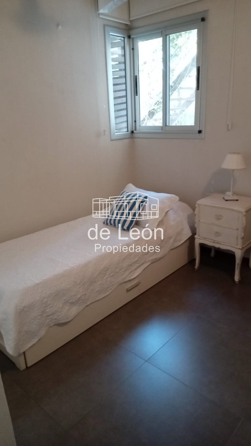Apartamento ID.15040 - Alquiler  apartamento de 3 dormitorios en Manantiales 