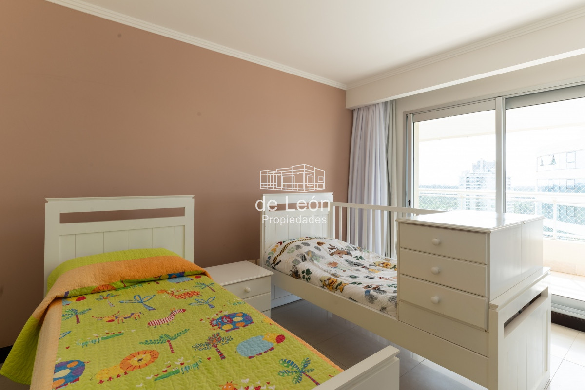 Apartamento ID.15024 - Venta apartamento semipiso 4 dormitorios en suite Playa Brava , Punta del Este 