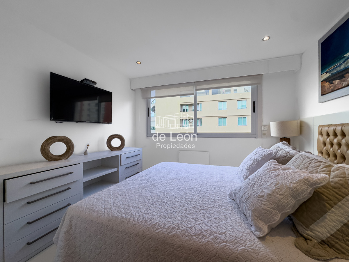 Apartamento ID.15025 - Apartamento a la venta  6 dormitorios en el Puerto de Punta del Este,  Peninsula  