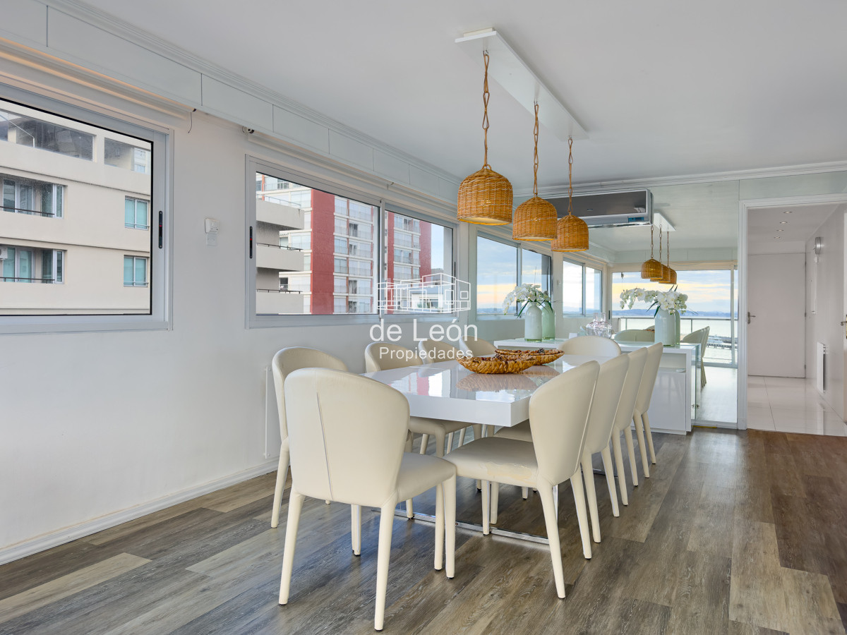 Apartamento ID.15025 - Apartamento a la venta  6 dormitorios en el Puerto de Punta del Este,  Peninsula  