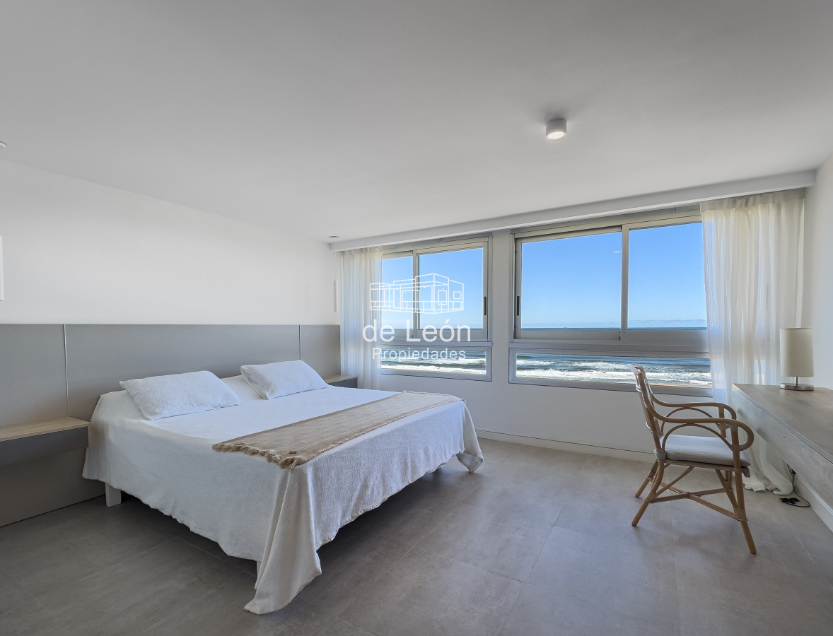 Apartamento ID.15026 - Venta apartamento 4 dormitorio en  Playa Brava, frente al mar 