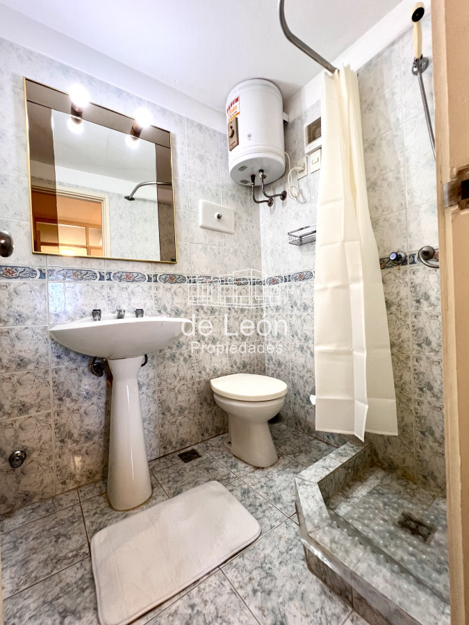 Apartamento ID.15160 - Alquiler apartamento 2 dormitorios mas dependencia de servicio en Playa Mansa, Punta del Este 