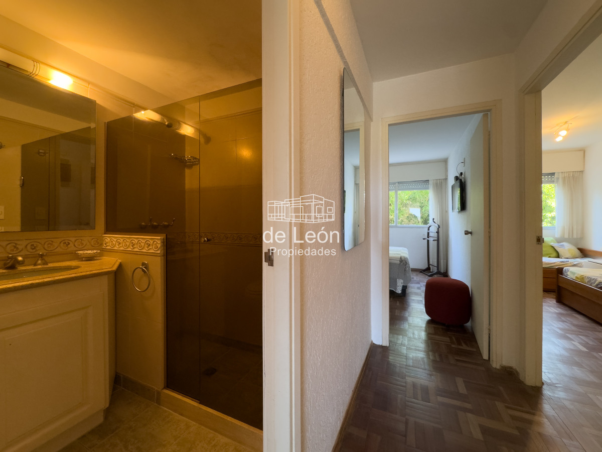 Apartamento ID.15235 - Venta apartamento 2 dormitorios en Playa Mansa, Punta del Este 