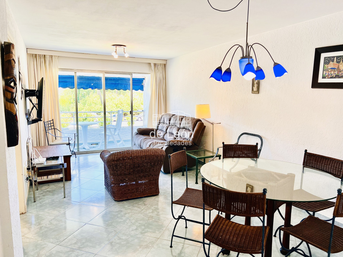 Apartamento ID.15160 - Alquiler apartamento 2 dormitorios mas dependencia de servicio en Playa Mansa, Punta del Este 