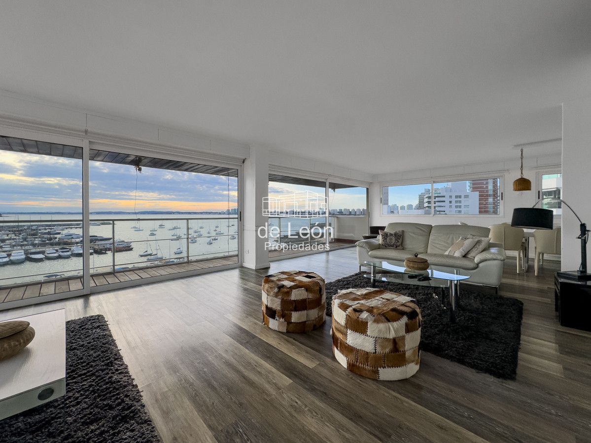 Apartamento ID.15025 - Apartamento a la venta  6 dormitorios en el Puerto de Punta del Este,  Peninsula  