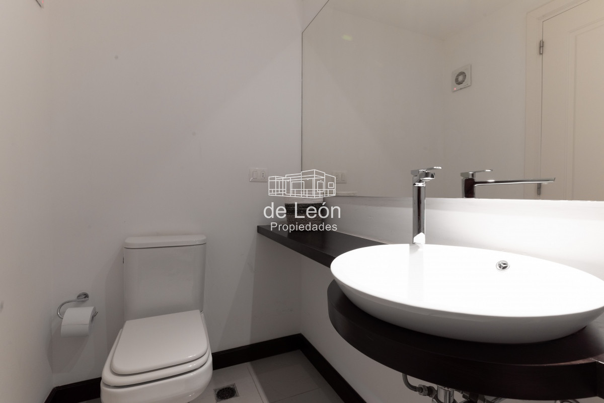 Apartamento ID.15024 - Venta apartamento semipiso 4 dormitorios en suite Playa Brava , Punta del Este 